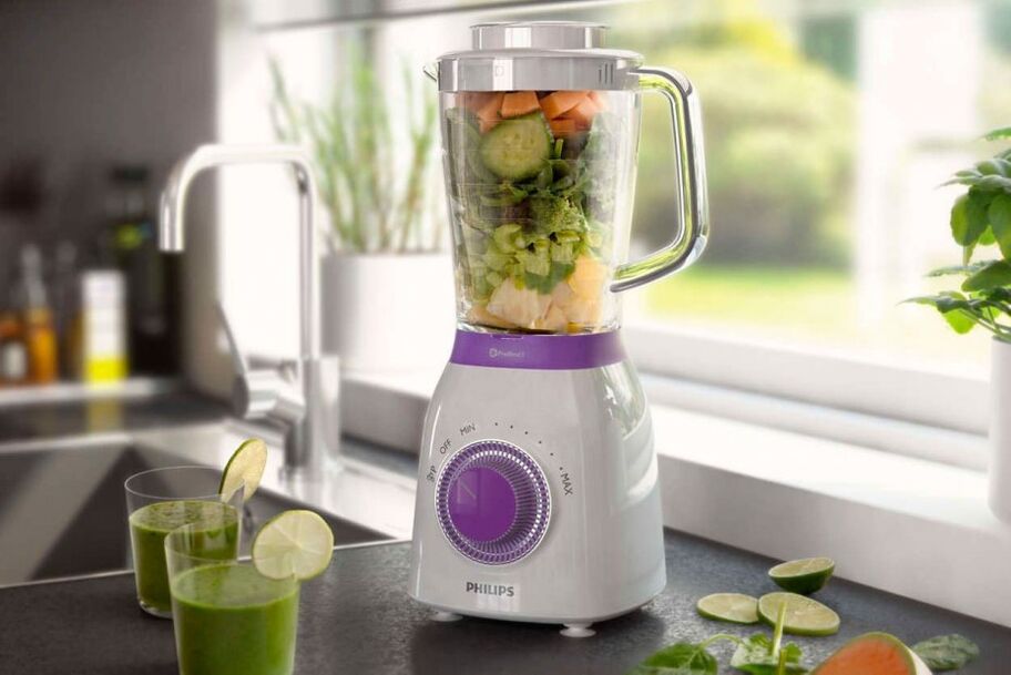 make a slimming smoothie in a blender