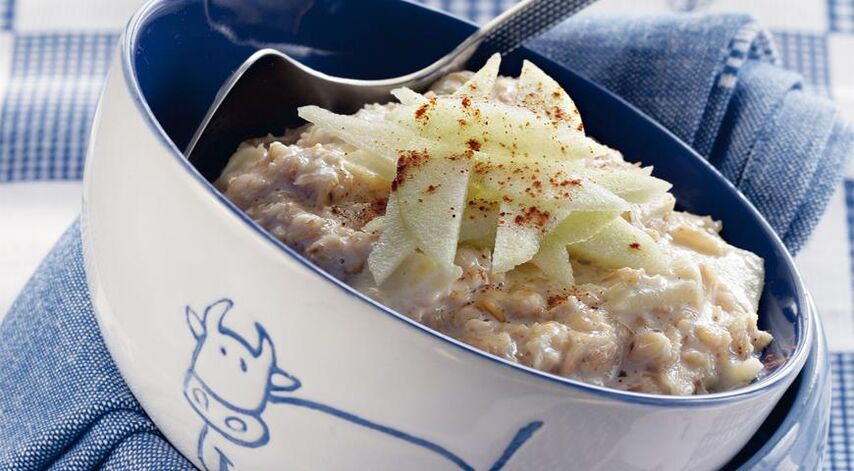 oatmeal with apple for a hypoallergenic diet
